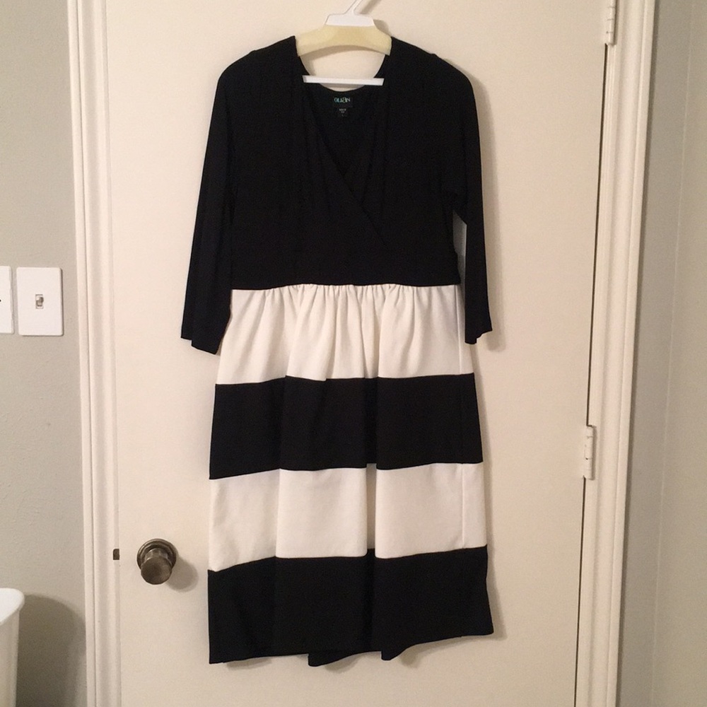 Black & white slimming maternity dress by Olian